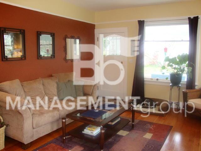 Building Photo - Charming Sellwood Home Offers Lots of Character & Charm!