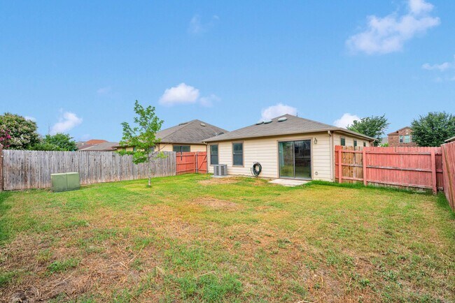 Building Photo - Charming 3 bedroom 2 Bathroom Home!