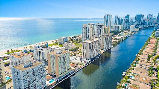 Building Photo - 1410 S Ocean Dr