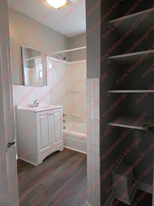 Building Photo - Great 3 bed 2 bath with AC close to everything!