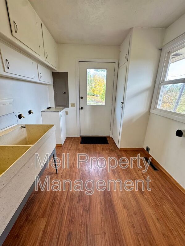 Building Photo - 2492 E Pickering Rd