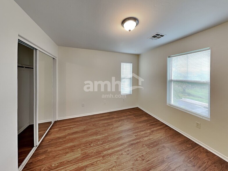 Building Photo - 2030 S 87th St