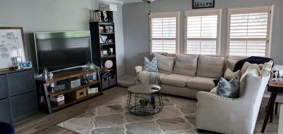 Living Room - 7331 Cortland Crk