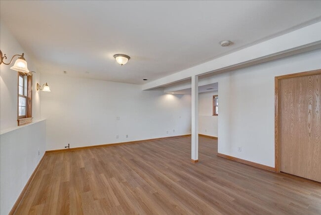 Building Photo - 2806 Wentworth Dr