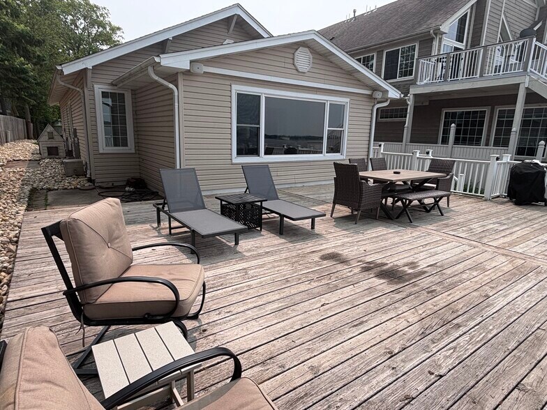 Deck - 4 N Pistakee Lake Rd