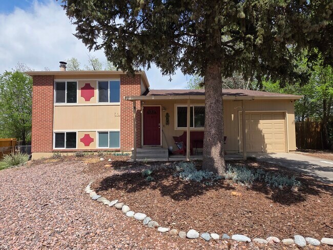 Building Photo - 4320 Dewey Dr