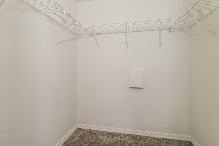 Building Photo - 17047 Ongar Ct