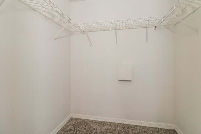 Building Photo - 17047 Ongar Ct