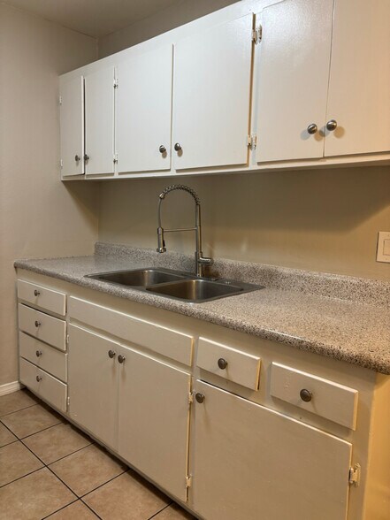 Building Photo - 518 N Anna Dr