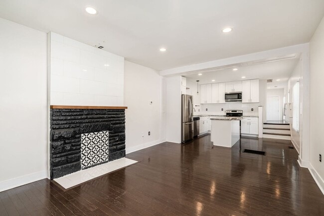 Building Photo - 857-859 Wilson Ave