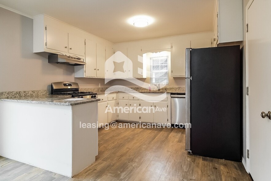 Building Photo - 104 S 108th E Ave