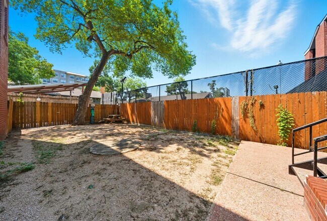 Building Photo - 2804 Rio Grande St