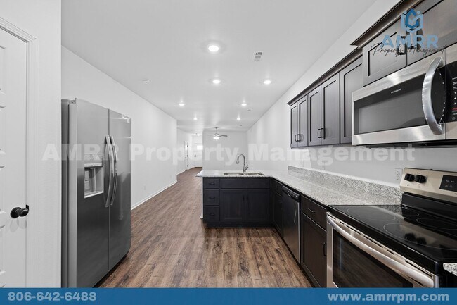 Building Photo - New 3 Bedroom Townhome In Duenweg!