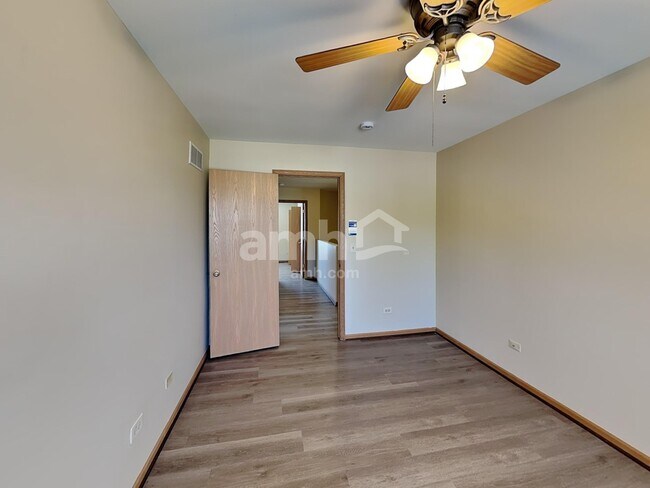 Building Photo - 1612 Lake Pointe Dr