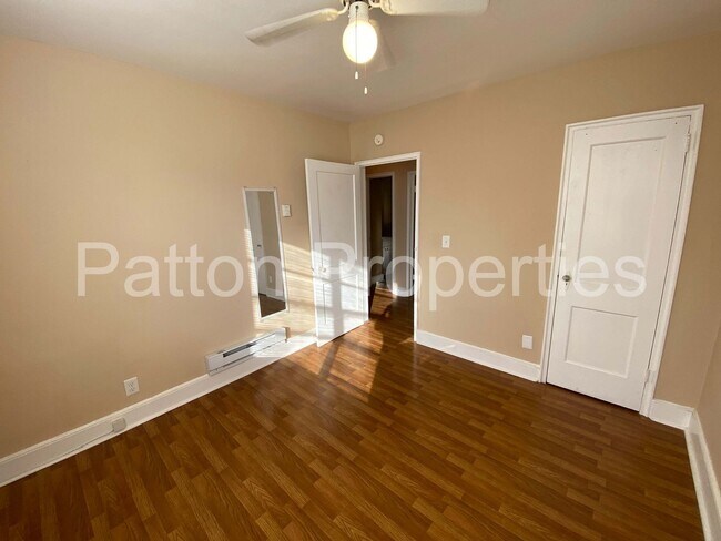 Building Photo - 1013-1015 Munsen Springs Dr - Inside CoC - R16501-02-14