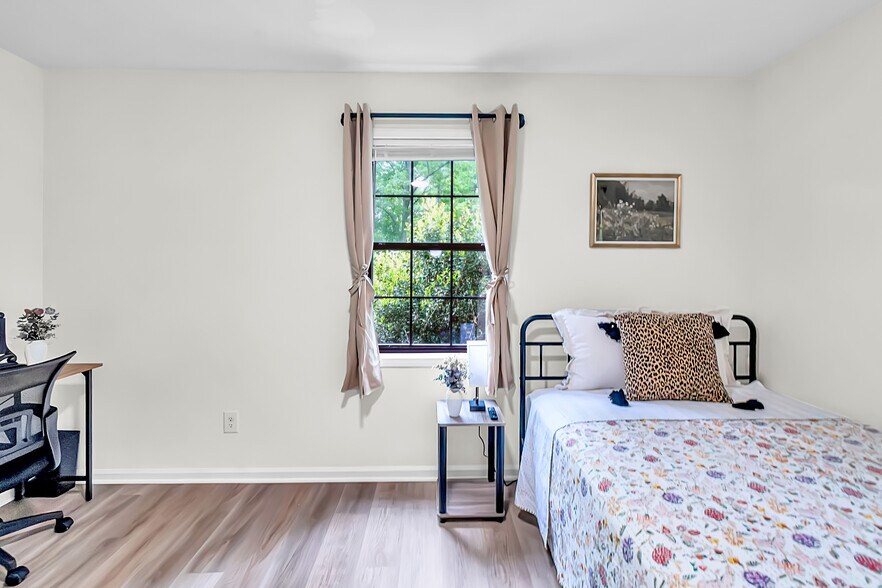 Building Photo - 1812 Wiggins Cir SW