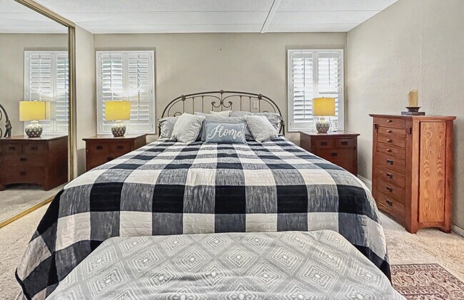 Building Photo - 39705 Manzanita Dr