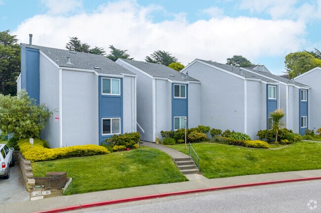 Building Photo - Villages at Pacifica