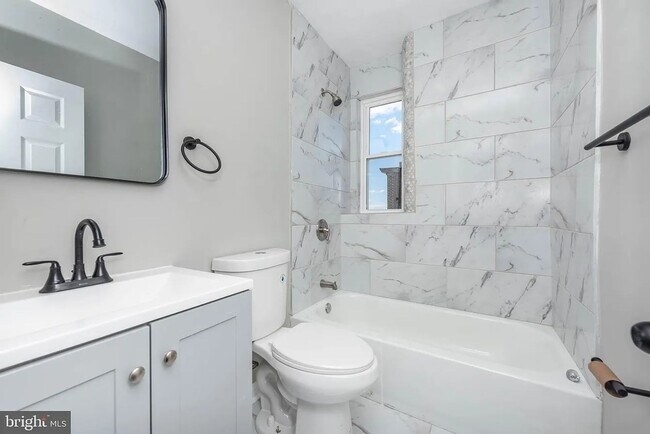 Building Photo - 3300 Ravenwood Ave