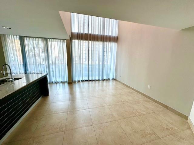 Building Photo - 200 Biscayne Blvd Way