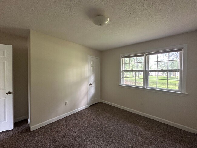 Building Photo - River Bend #13