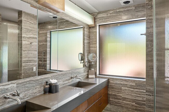 Building Photo - 160 Arroyo Seco Dr