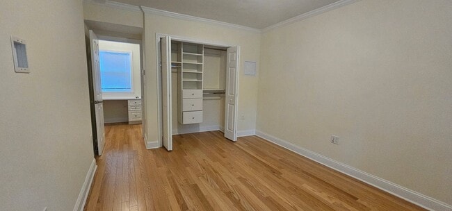 Building Photo - 2-bed, 1.5 Bath Brookline Townhouse