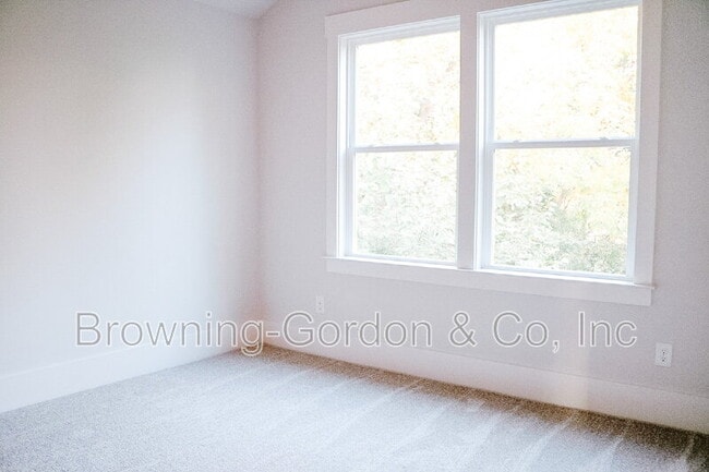 Building Photo - 2156 Byrum Ave