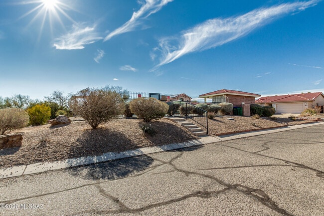 Building Photo - 10472 N Fair Mountain Dr