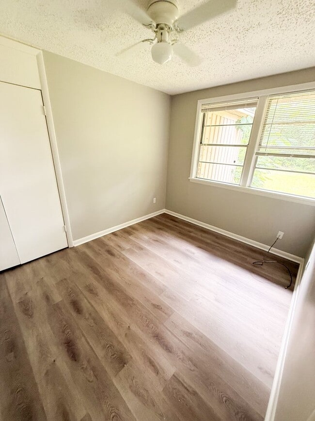 Building Photo - 2113 Robin St