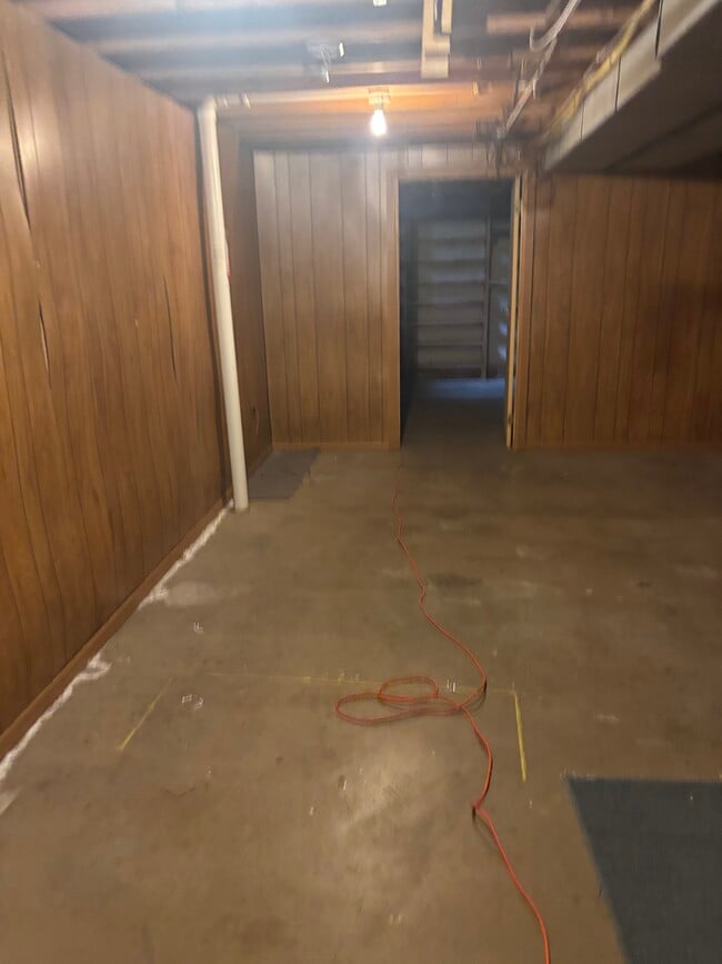 Building Photo - 1473 Linn St