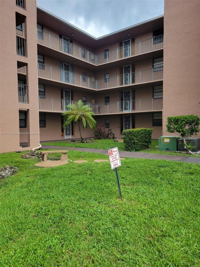 Building Photo - 3100 N Pine Island Rd