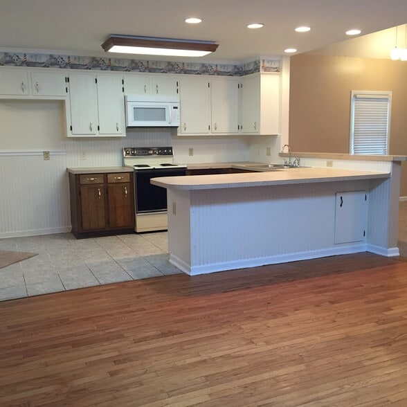 Building Photo - 628 Slatestone Rd