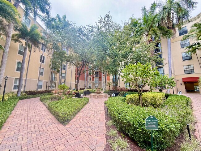 Building Photo - 630 S Sapodilla Ave