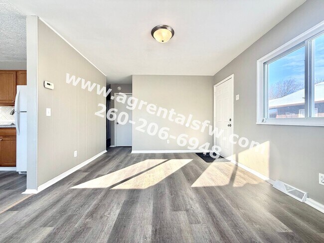 Building Photo - 3 Bedroom House