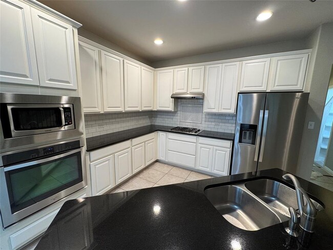 Building Photo - 104 Lake Whitney Ct
