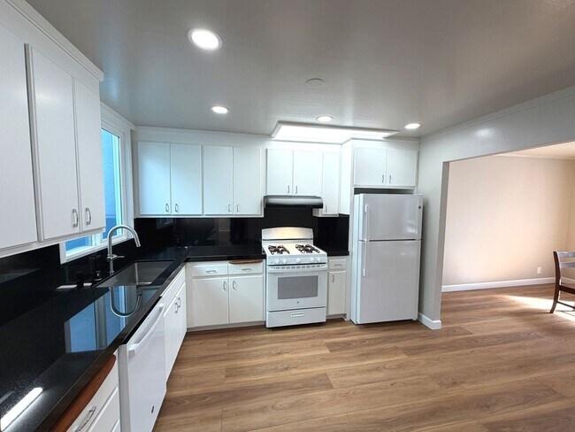 Building Photo - TOTAL REMODEL LARGE BRIGHT 1800sf 3BR/2BA/2GR Cayuga Terrace Home  AVAILABLE NOW