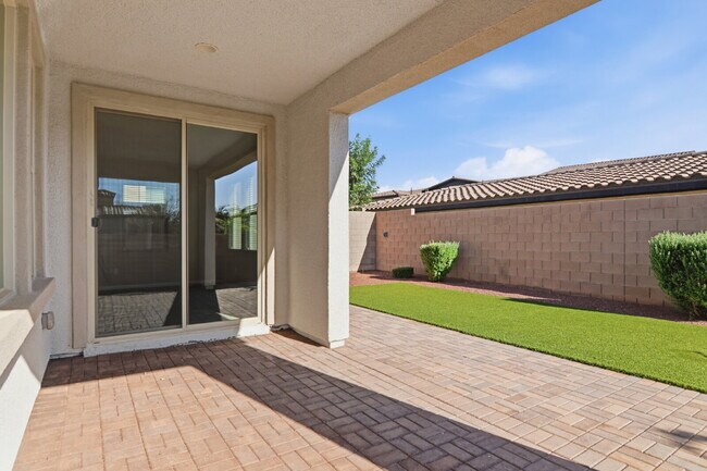 Building Photo - 3158 Molinos Dr