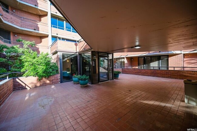 Building Photo - Modern Downtown Condo at Arlington Place