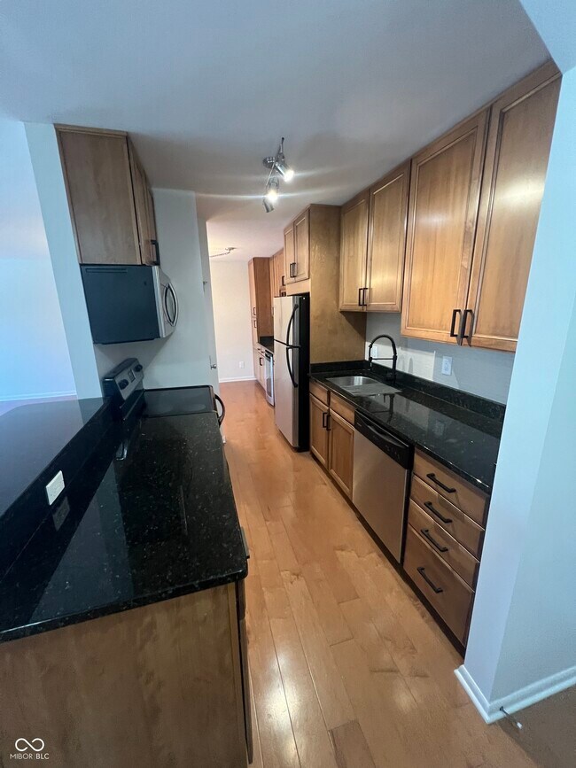 Building Photo - 3965 N Meridian St