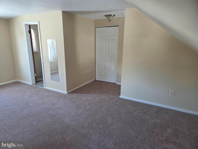 Building Photo - 504 Main St