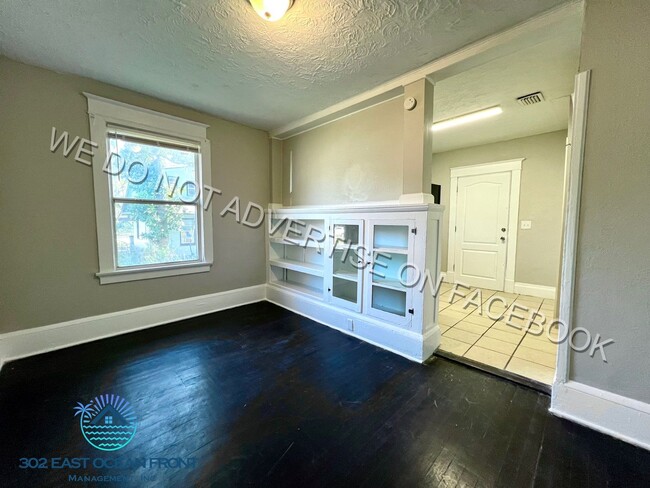 Building Photo - Lovely 2 bedroom / 1 bathroom home now ava...