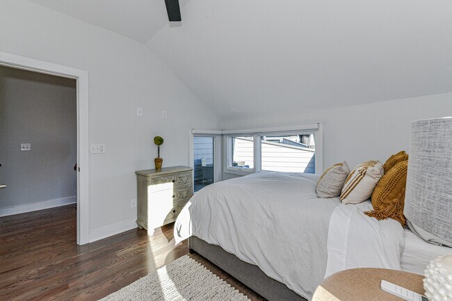 Building Photo - 1072 Kenilworth Ave