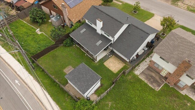 Building Photo - 208 Skyloop Dr