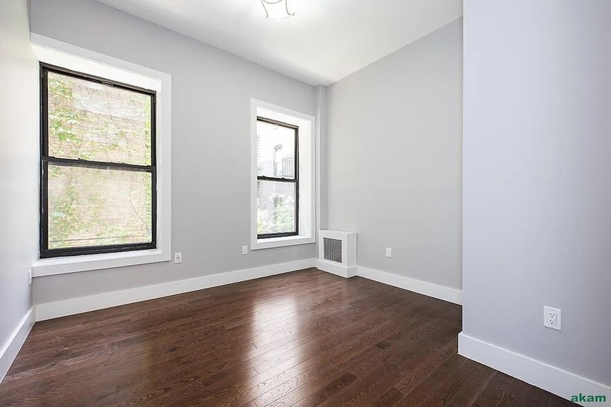 Building Photo - 417 Manhattan Ave