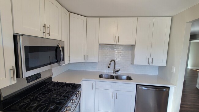 Building Photo - 120 Cotuit Ct
