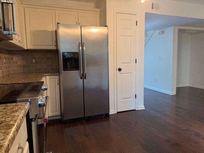 Building Photo - 303 Norvich Ct