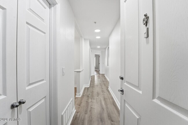 Building Photo - 5450 E Deer Valley Dr