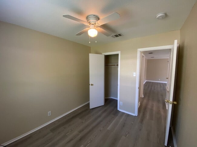 Building Photo - Charming and Spacious Home in a Quiet and ...