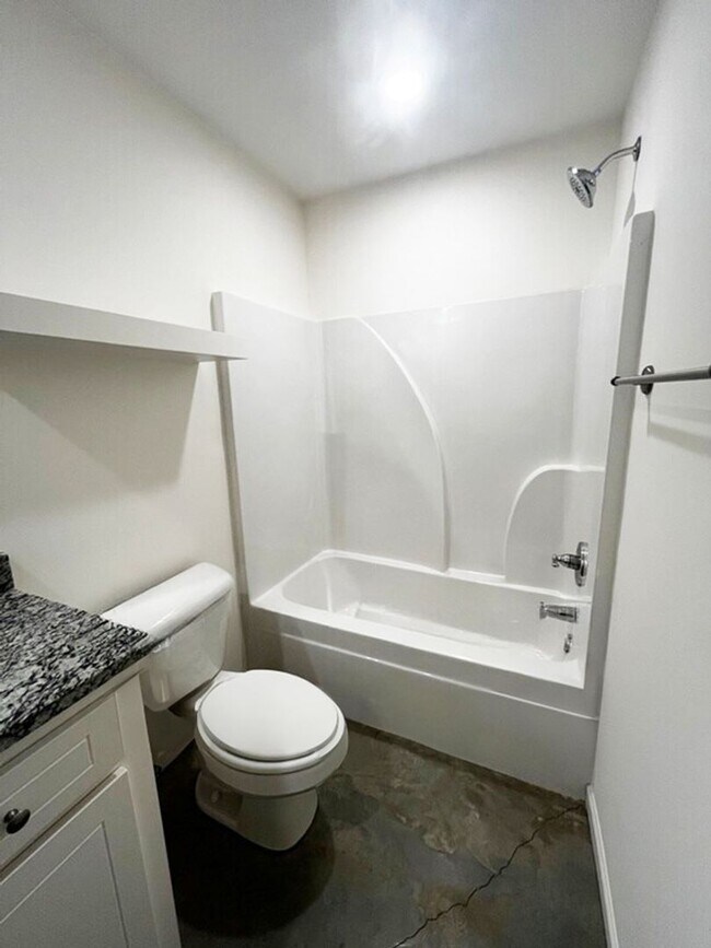 Building Photo - 246 Skylane Dr